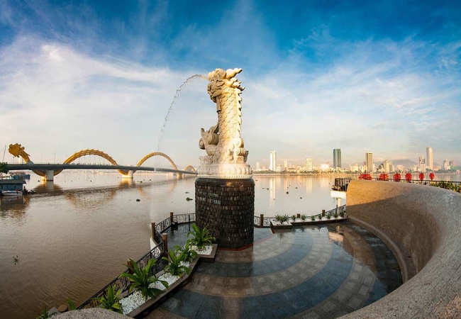 Tọa độ check-in tượng Cá chép hóa rồng Đà Nẵng cực hot